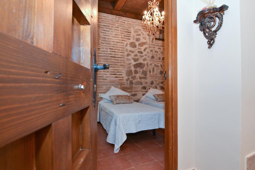 Apartamentos La Casa Del Grial トレド 部屋 写真